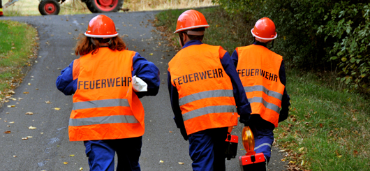 Mädchen und Jungen im 24-Stunden-Dienst Mädchen und Jungen im 24-Stunden-Dienst